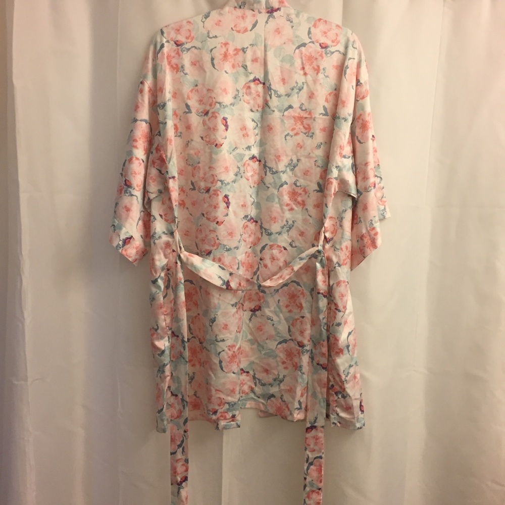 EUC ICING Floral Robe - Picture 6 of 8